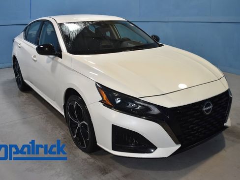 Certified 2025 Nissan Altima 2.5 SR image 1