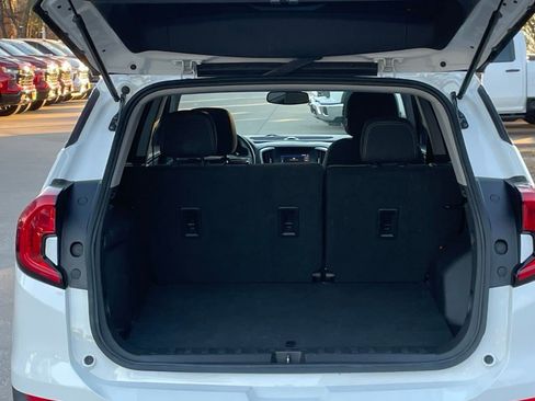 Used 2024 GMC Terrain SLE image 25