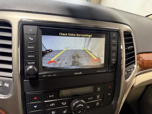 Used 2011 Jeep Grand Cherokee Limited w/ Trailer Tow Group IV AWD/4WD image 32
