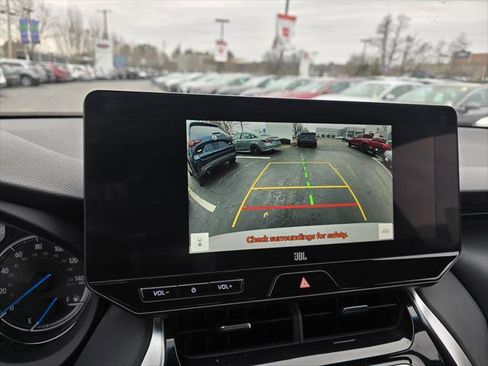 Certified 2023 Toyota Venza XLE image 27