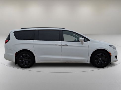 Used 2019 Chrysler Pacifica Limited w/ Advanced Safetytec Group image 12