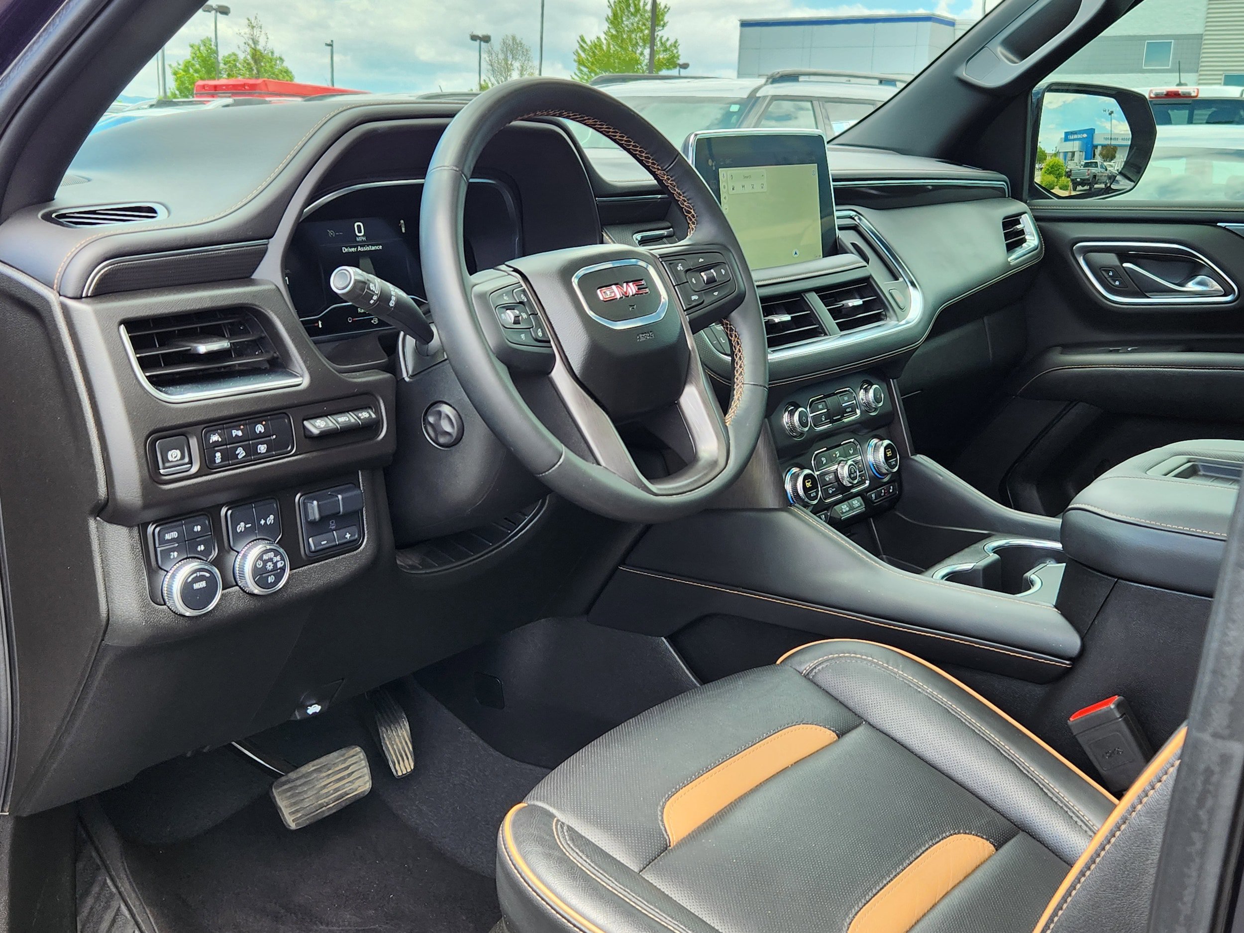 Used 2024 GMC Yukon AT4 w/ Technology Package AWD/4WD image 7