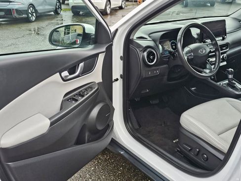 Used 2023 Hyundai Kona Limited image 17