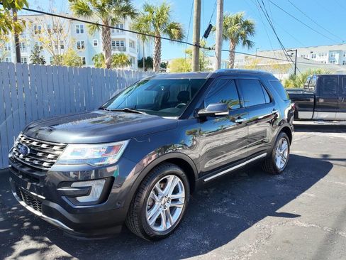 Used 2017 Ford Explorer Limited w/ Equipment Group 301A image 4