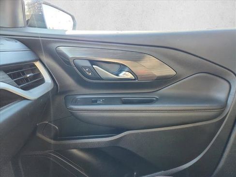 Used 2021 GMC Terrain SLT w/ LPO, Dark Accent Package image 15