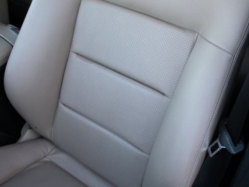 Used 2013 Mercedes-Benz E 350 4MATIC Sedan image 22