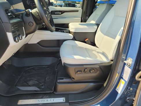 Used 2025 Chevrolet Tahoe Premier AWD/4WD image 19