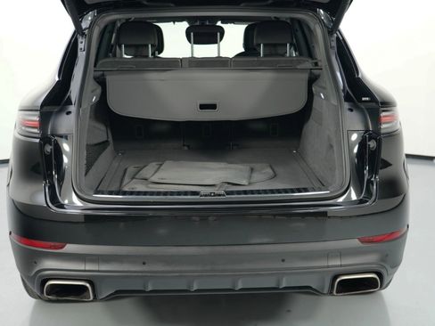Used 2022 Porsche Cayenne Platinum Edition image 10
