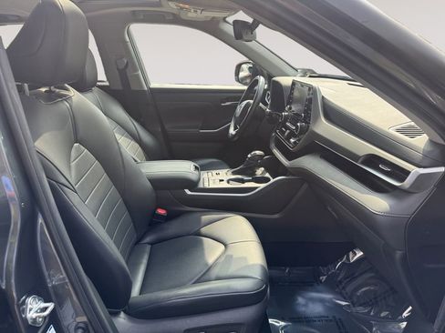 Used 2020 Toyota Highlander XLE AWD/4WD image 15