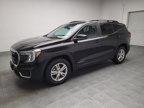 Used 2023 GMC Terrain SLE w/ Driver Convenience Package FWD image 2