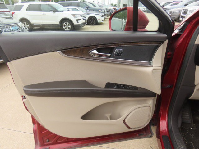 Used 2016 Lincoln MKX Reserve w/ Driver Assistance Package FWD image 22