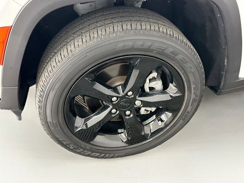 Used 2023 Jeep Grand Cherokee L Laredo AWD/4WD image 11