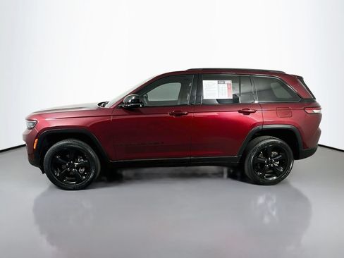 Used 2023 Jeep Grand Cherokee Altitude RWD image 5
