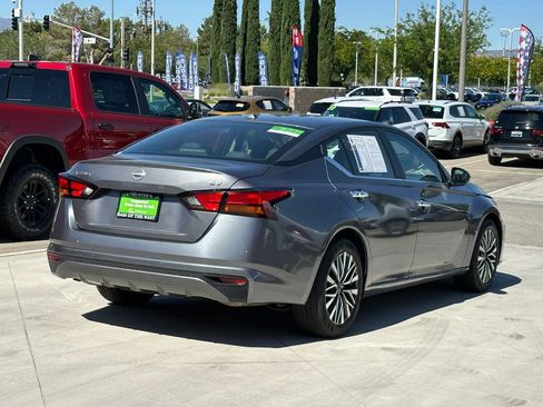 Used 2024 Nissan Altima 2.5 SV FWD image 7
