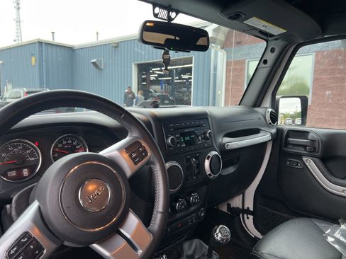 Used 2016 Jeep Wrangler Unlimited Rubicon AWD/4WD image 10