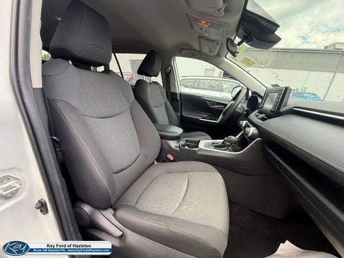 Used 2020 Toyota RAV4 XLE AWD/4WD image 34