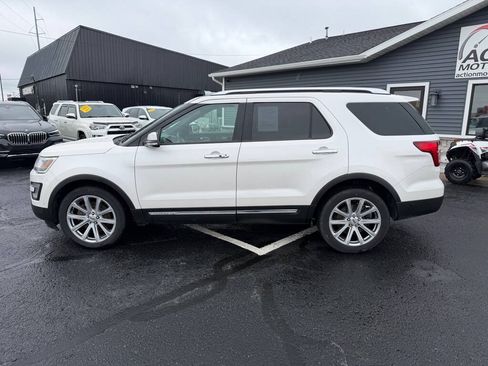 Used 2017 Ford Explorer Limited w/ Equipment Group 301A AWD/4WD image 2