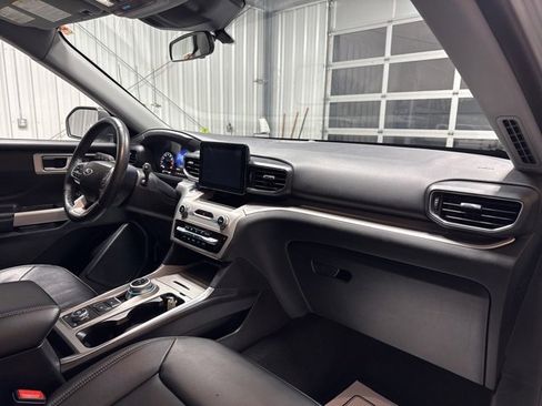 Used 2023 Ford Explorer XLT w/ Equipment Group 202A image 28