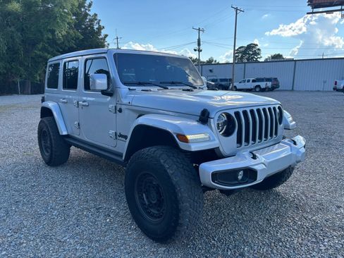 Used 2023 Jeep Wrangler Unlimited Sahara AWD/4WD image 7