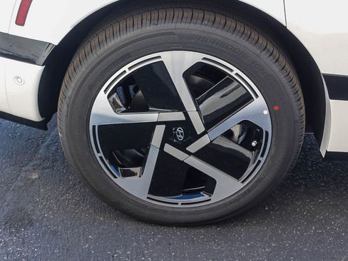 New 2026 Hyundai Ioniq 9 Calligraphy w/ Tow & Go Package AWD/4WD image 9