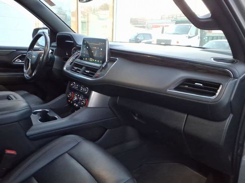 Used 2022 Chevrolet Tahoe LT w/ Luxury Package AWD/4WD image 17