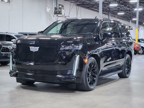 Used 2023 Cadillac Escalade Sport w/ LPO, ONYX Package AWD/4WD image 4