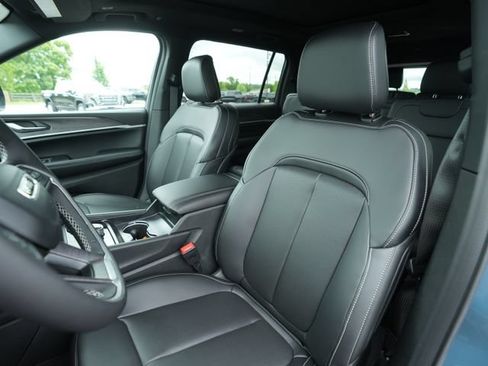 New 2026 Jeep Grand Cherokee L Limited w/ Luxury Tech Group II AWD/4WD image 42