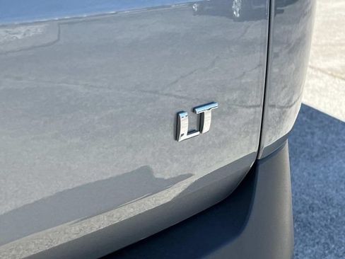 Used 2023 Chevrolet Traverse LT FWD image 13