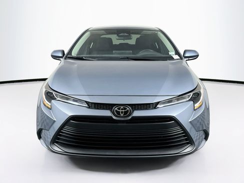 Used 2023 Toyota Corolla LE FWD image 2