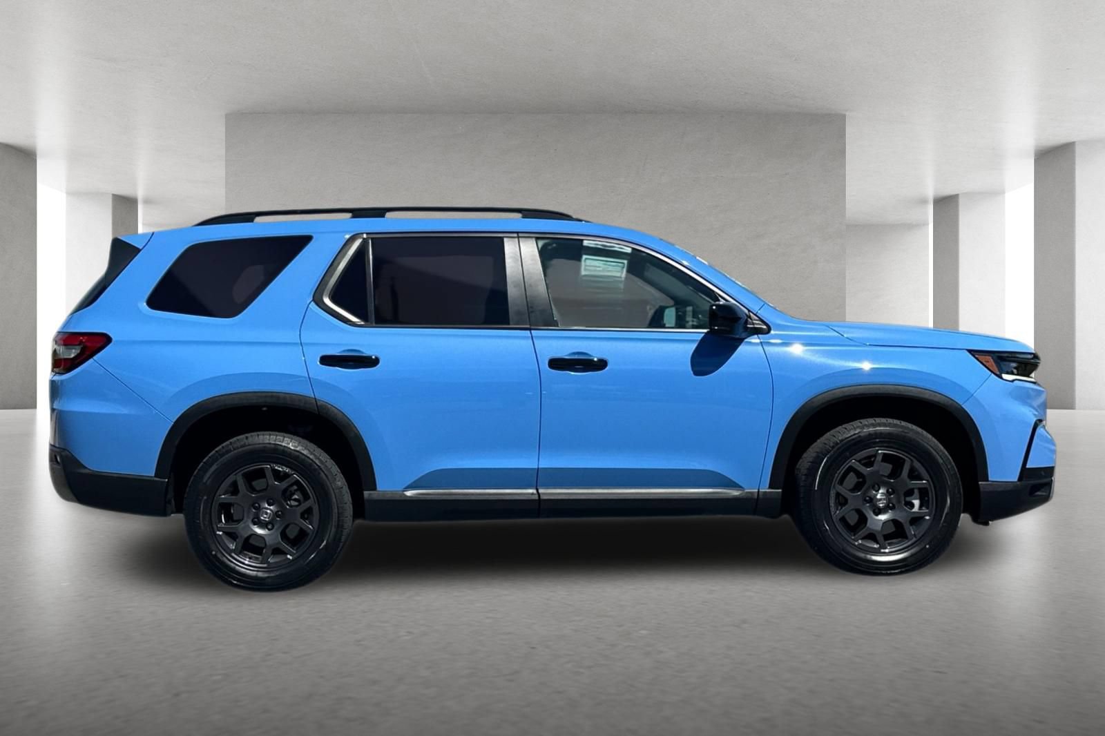 Certified 2024 Honda Pilot TrailSport image 3