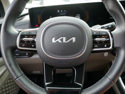 Certified 2026 Kia Carnival FWD image 25