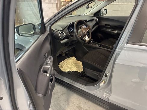 Used 2022 Nissan Kicks SV image 9