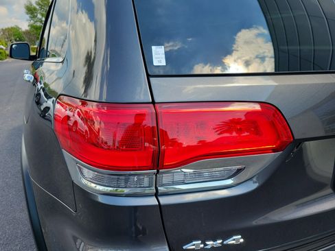 Used 2017 Jeep Grand Cherokee Limited image 10