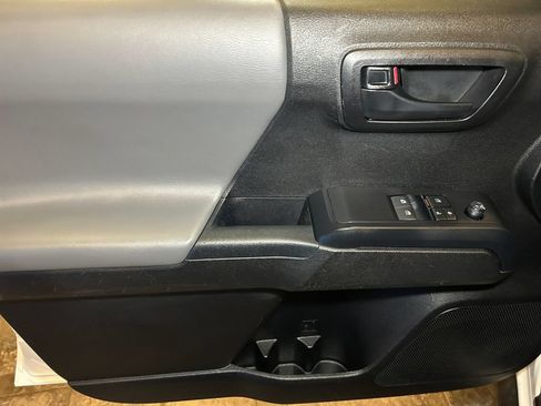 Used 2022 Toyota Tacoma SR w/ SR Convenience Package RWD image 20