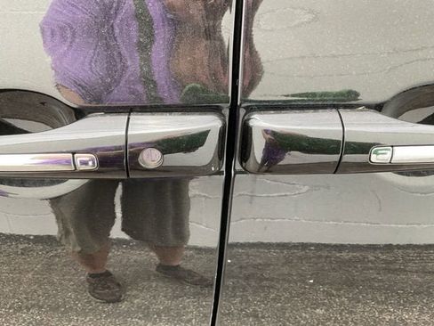 Used 2023 Chrysler Pacifica Limited image 24