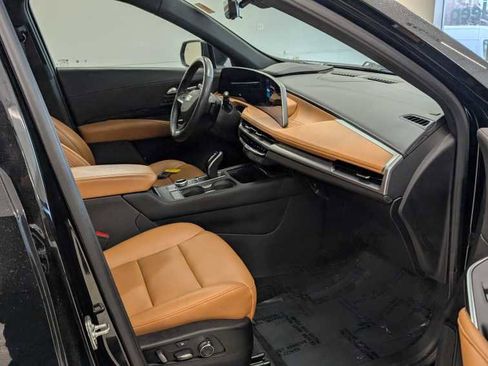 Used 2024 Cadillac XT4 Sport image 11