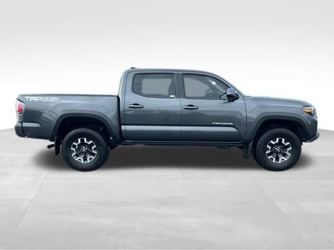 Used 2020 Toyota Tacoma TRD Off-Road w/ Technology Package image 9