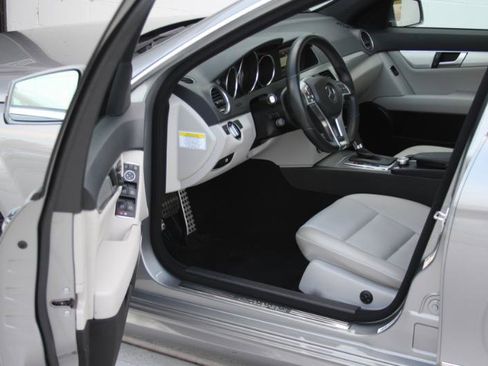 Used 2013 Mercedes-Benz C 300 Sport image 23