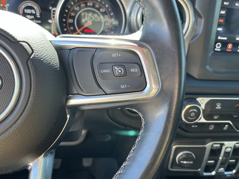 Used 2018 Jeep Wrangler Unlimited Sahara w/ LED Lighting Group AWD/4WD image 23