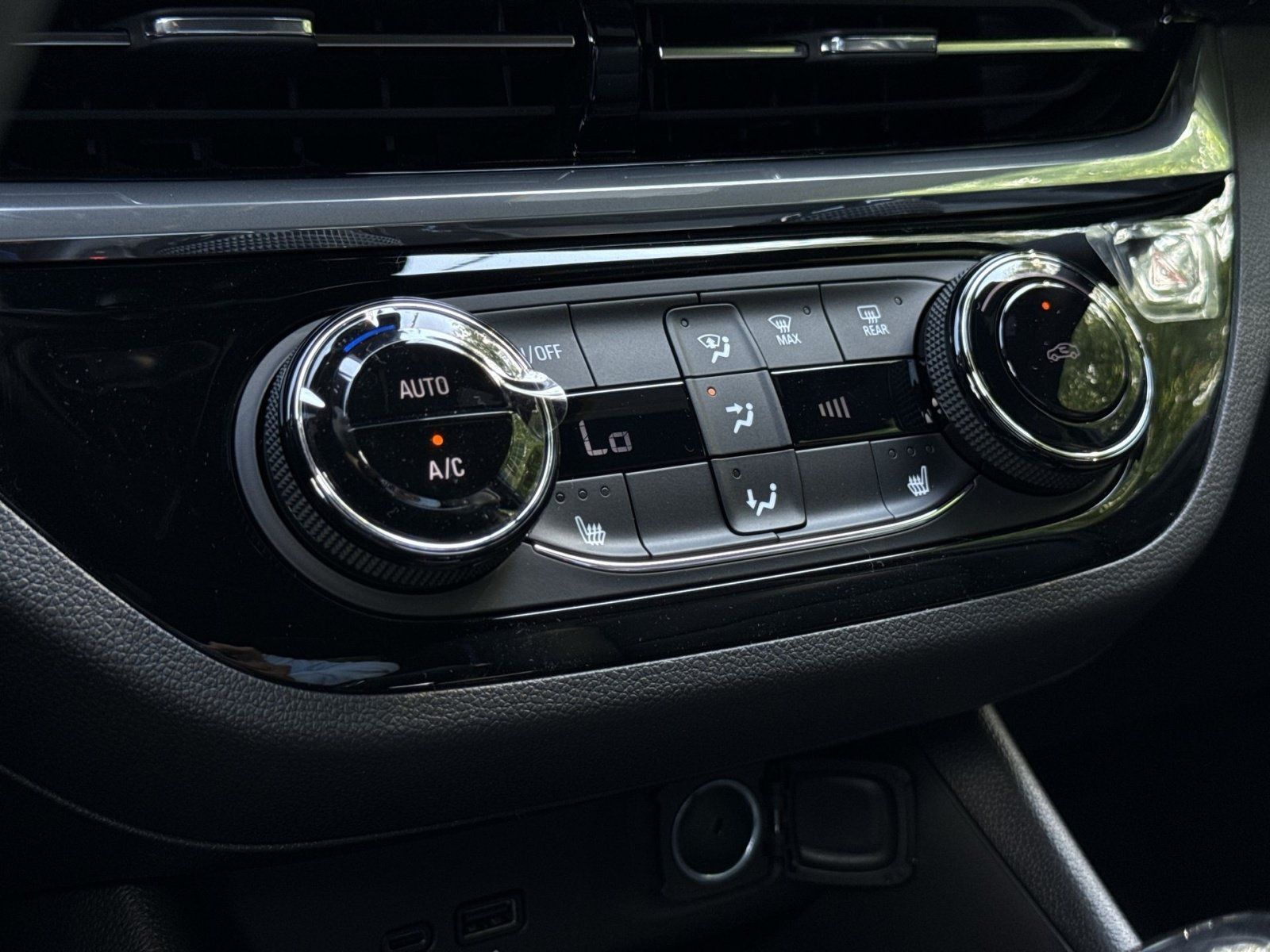 New 2026 Buick Envista Sport Touring w/ Convenience I Package FWD image 20