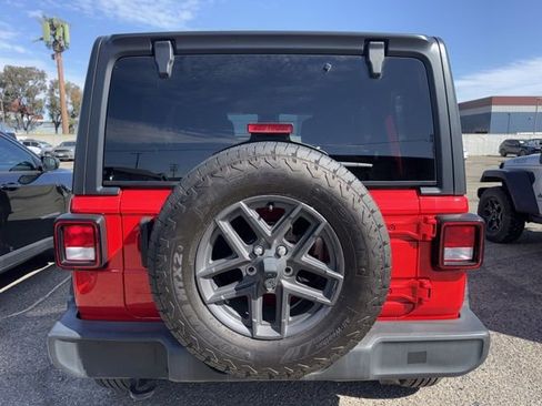 Used 2024 Jeep Wrangler Sport S image 7