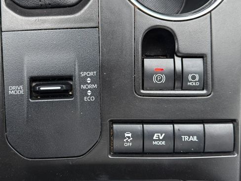 Used 2021 Toyota Highlander XLE image 41