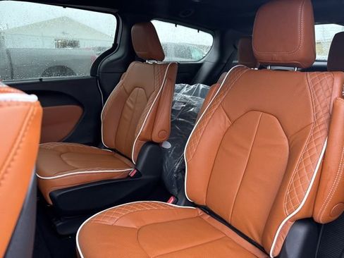 New 2026 Chrysler Pacifica Pinnacle image 16