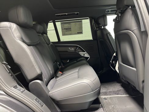 New 2026 Land Rover Range Rover Long Wheelbase SE AWD/4WD image 38