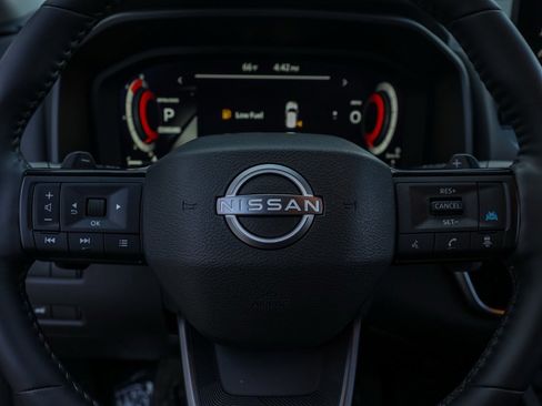 Used 2025 Nissan Rogue SL image 25