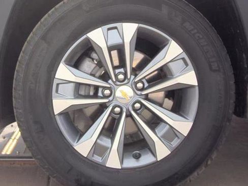 Used 2025 Chevrolet Equinox LT AWD/4WD image 3