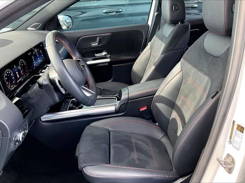 Used 2025 Mercedes-Benz GLA 250 image 8