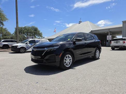 Used 2024 Chevrolet Equinox LS w/ Driver Confidence II Package FWD image 2