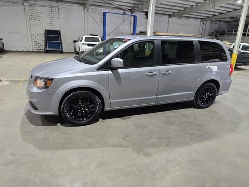 Used 2019 Dodge Grand Caravan GT FWD image 3