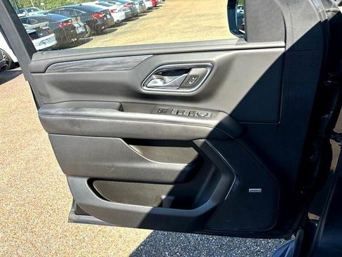 Used 2022 GMC Yukon SLT w/ SLT Luxury Package image 32